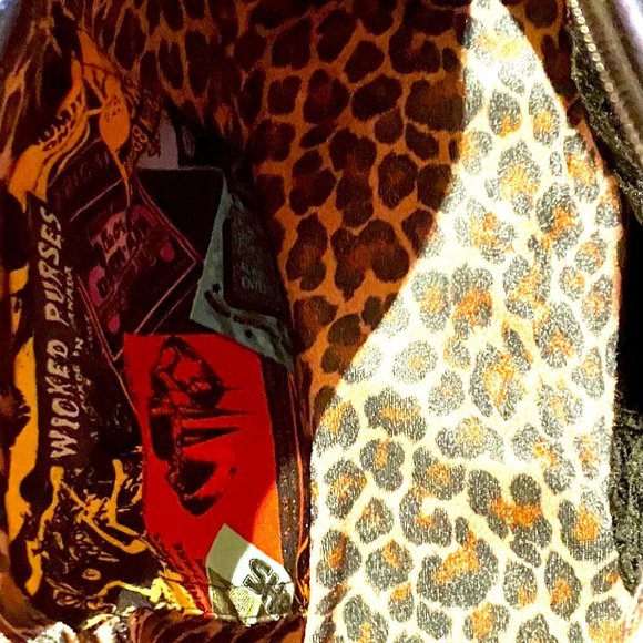 ONE TIME PRICE -- THEN IT'S GONE!  WICKED PURSES -- CANADA RETRO-STYLED PURSE - Picture 9 of 9